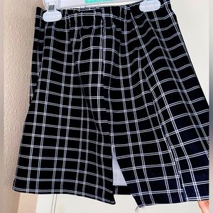 Women’s Mini Skirt with slit on the side!